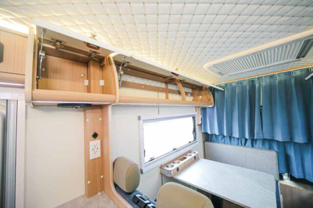 ディスカバリー　収納