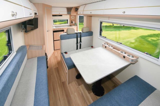 ディスカバリー キャンピングカー