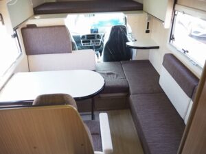カムロードバンテック製コルドリーブス　新車　テーブル