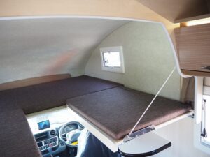 カムロードバンテック製コルドリーブス　新車　天井ベッド