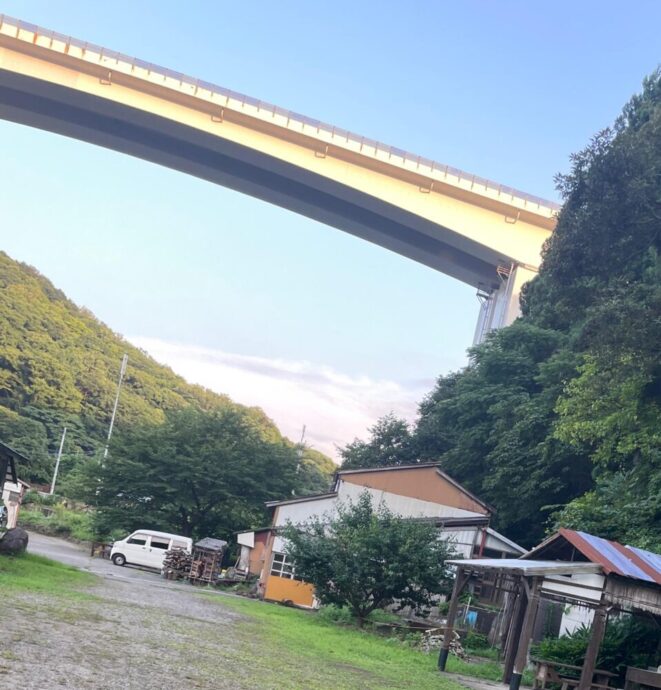 キャンプ場　キャンピングカー